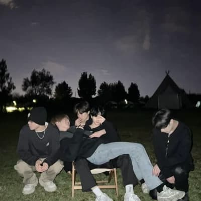 a group of popular students  thumbnail