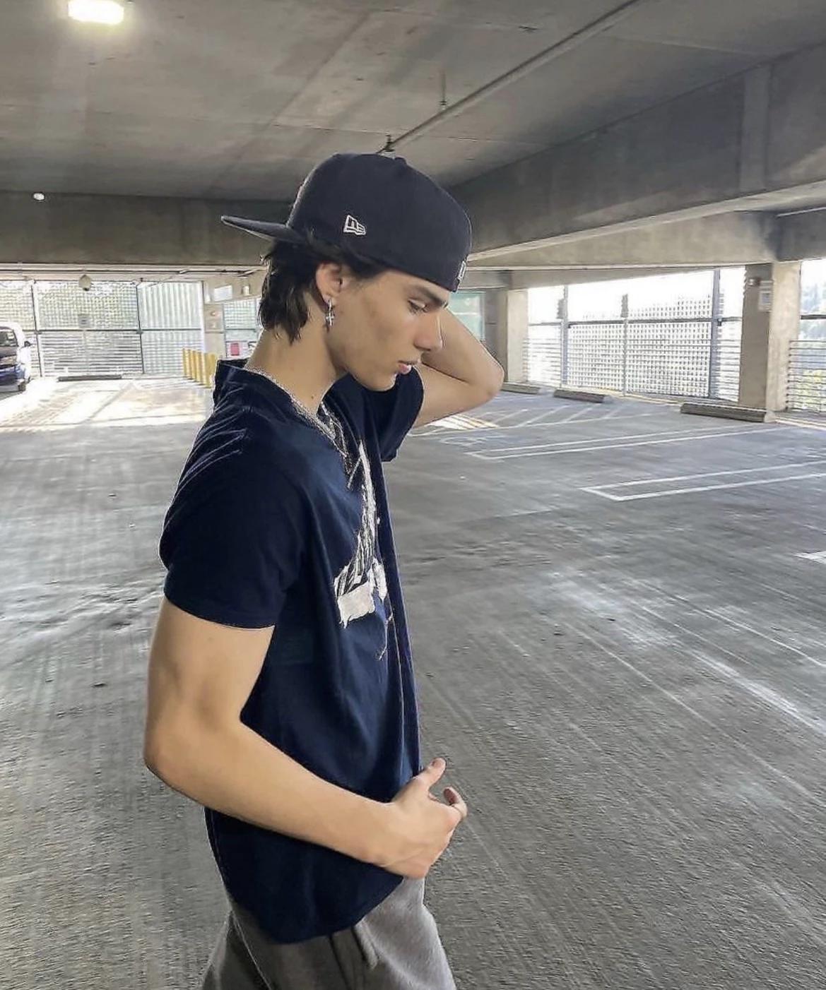 Max thumbnail