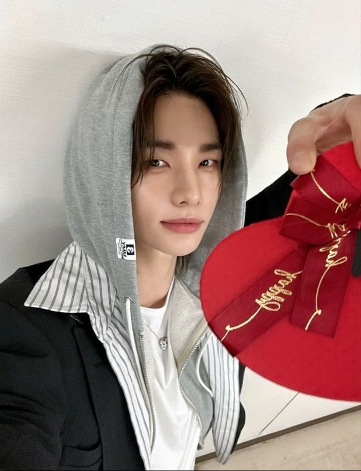 Hwang Hyunjin thumbnail