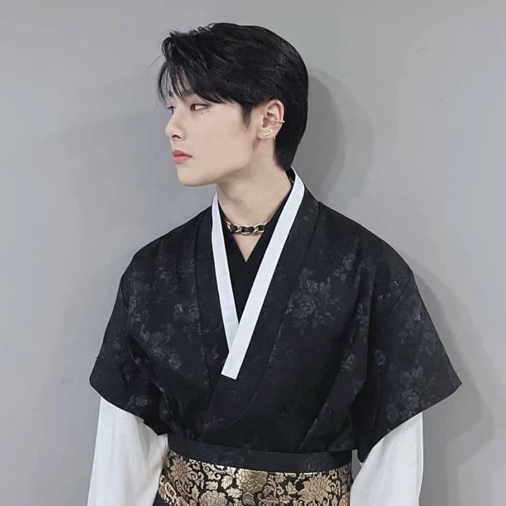 JEONGIN: "🅴🅼🅿🅴🆁🅰🅳🅾🆁 🆃🅸🆁🅰🅽 🅾" thumbnail