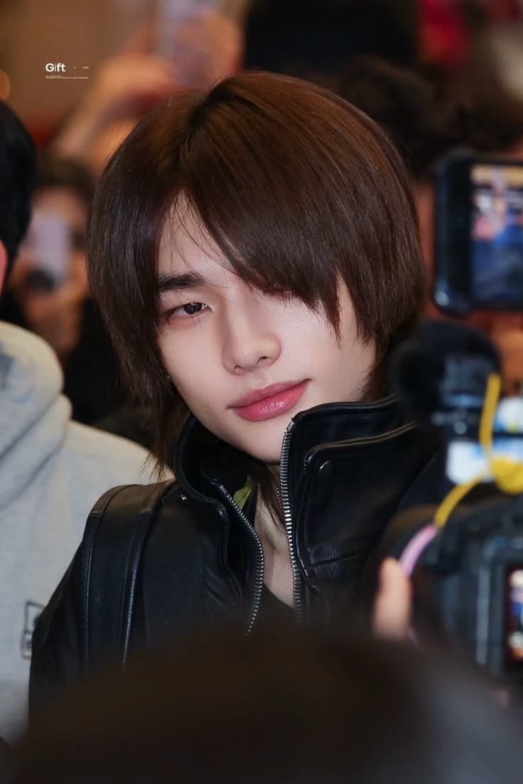 Hwang Hyunjin thumbnail