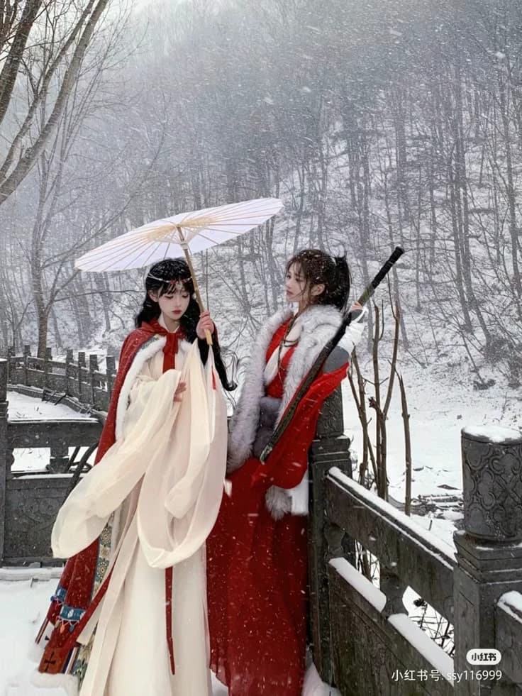 Zhao Ran – "Painted with Fire" – strong, bright as her scarlet robe.

Moon and thumbnail