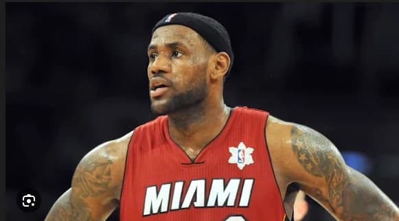 lebron James dad ,Savannah James mom ,bronny James,and Bryce James brother thumbnail