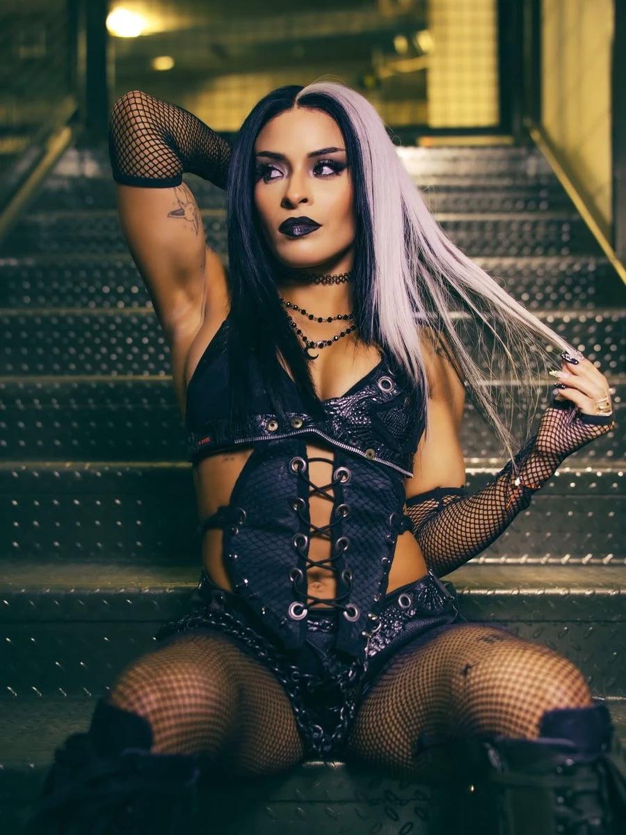 The cosplayer friend thumbnail