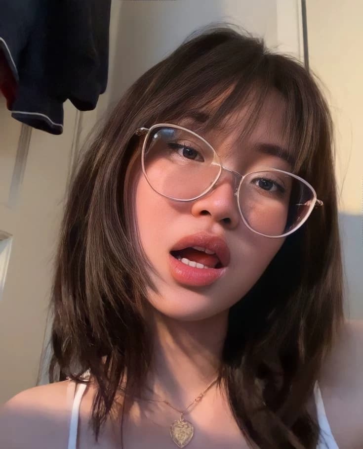 𝑪𝒍𝒂𝒓𝒊𝒄𝒆 (Class Nerd) thumbnail