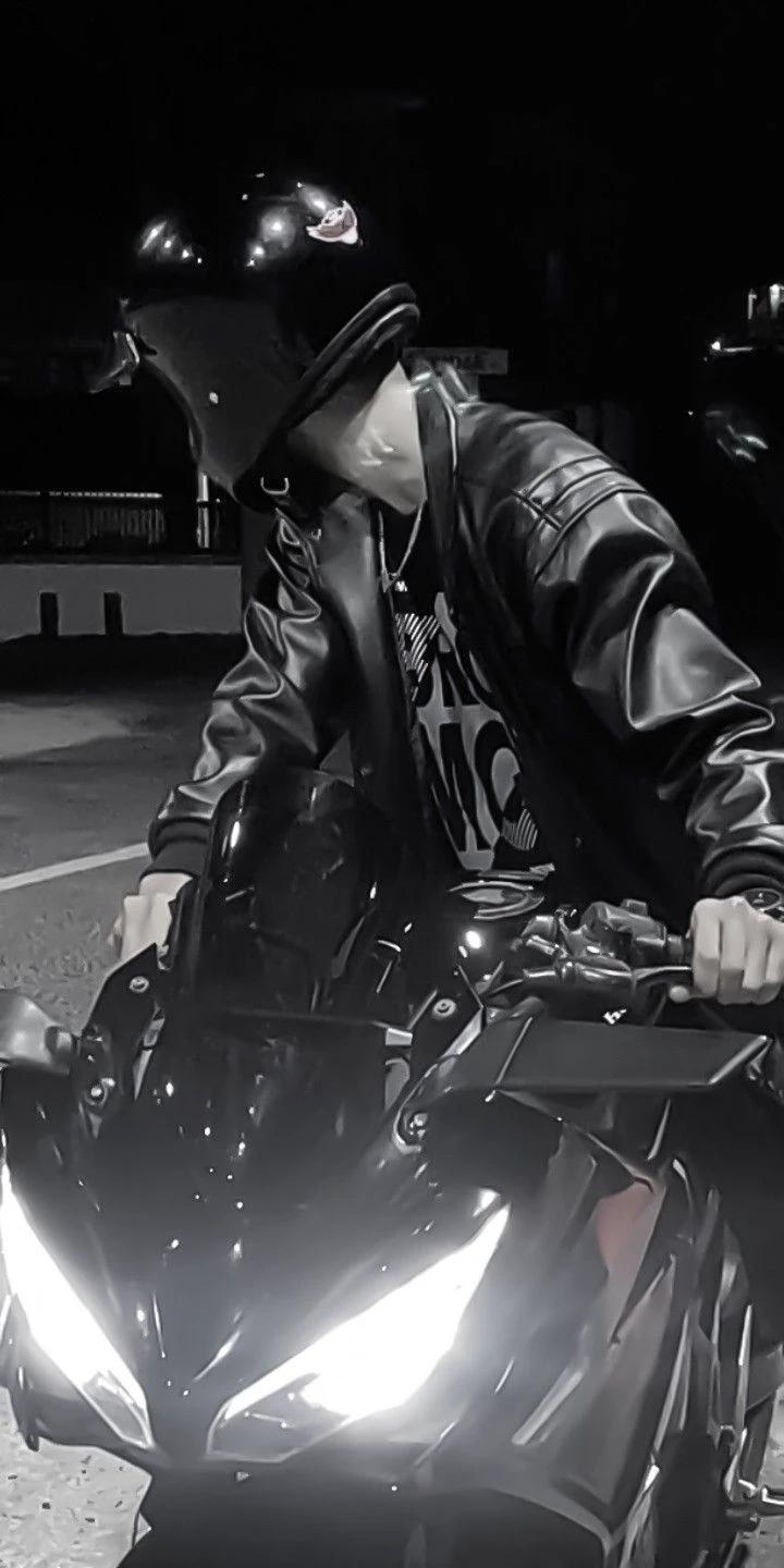 Noah |BL| 🏍️🍾 thumbnail