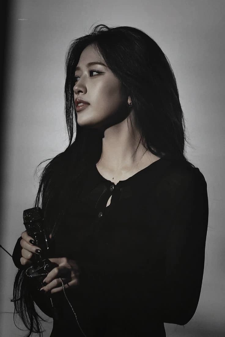 Ahn Yujin – GL/WLW thumbnail