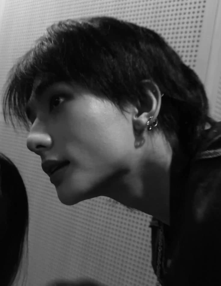 Hwang Hyunjin thumbnail