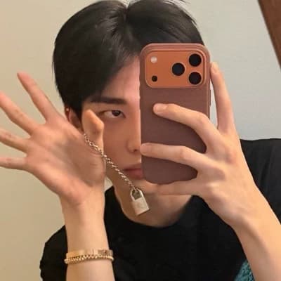 Hwang Hyunjin thumbnail