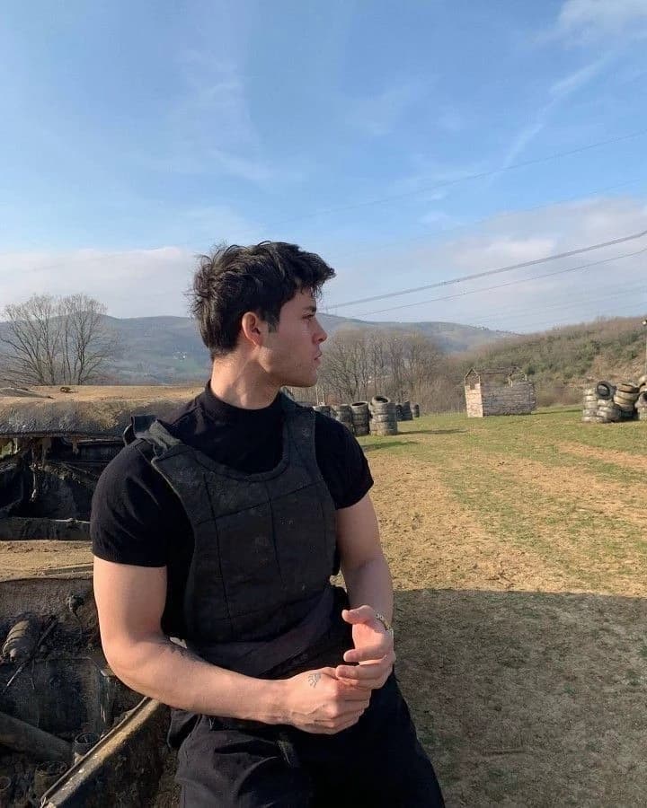 ~Rhys - bodyguard  thumbnail