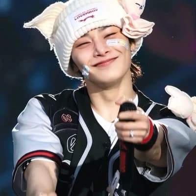 Jeongin Autistic boyfriend  thumbnail