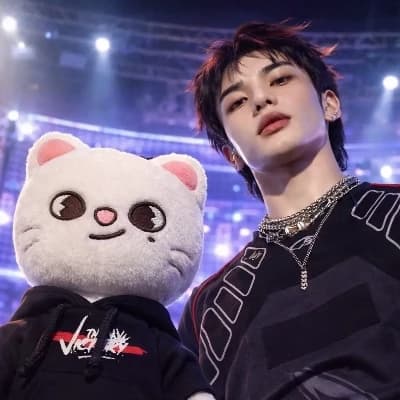 Bangchan, Lee Know, Changbin, Hyunjin, Han, Felix Seungmin and Jeongin thumbnail