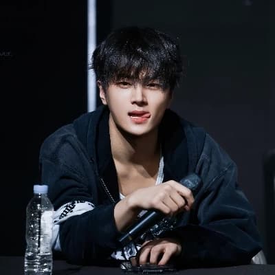 Jongseong park (sahne adi jay) thumbnail