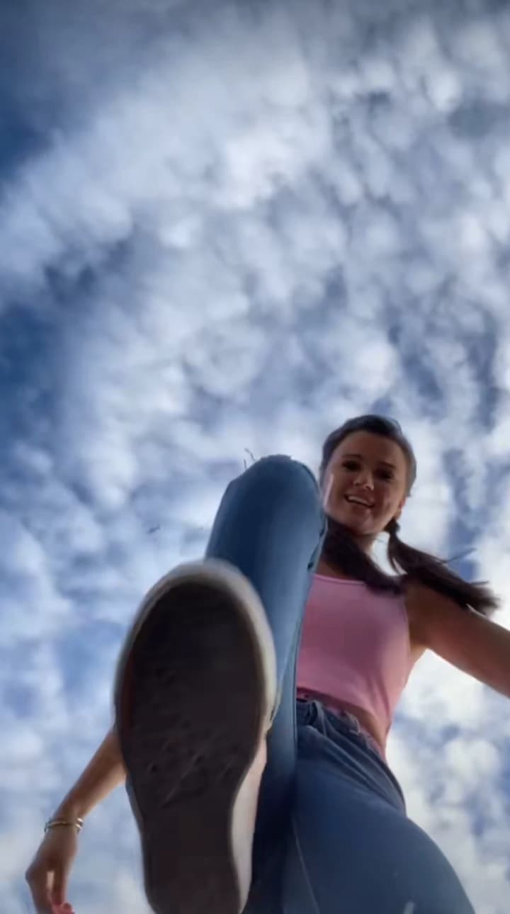Giantess Hunter Deno thumbnail