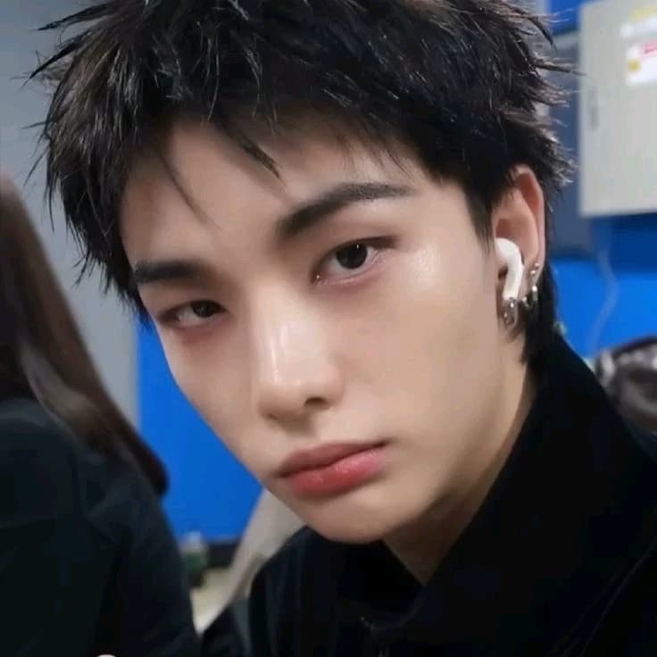 Hwang Hyunjin thumbnail