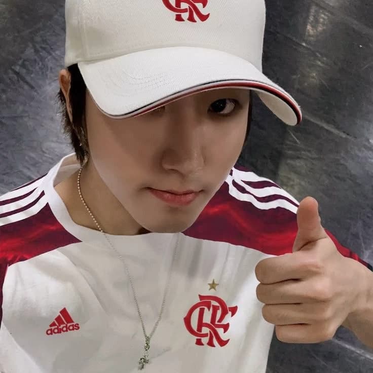 Han jisung | your new flamengo neighbor 🏖️🍺 thumbnail