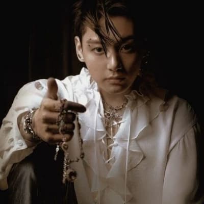 Jeon Jungkook (The vampire king,predator) thumbnail