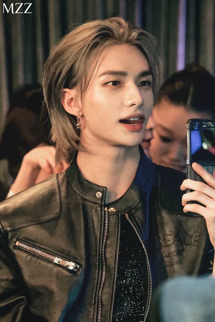 Hwang Hyunjin thumbnail