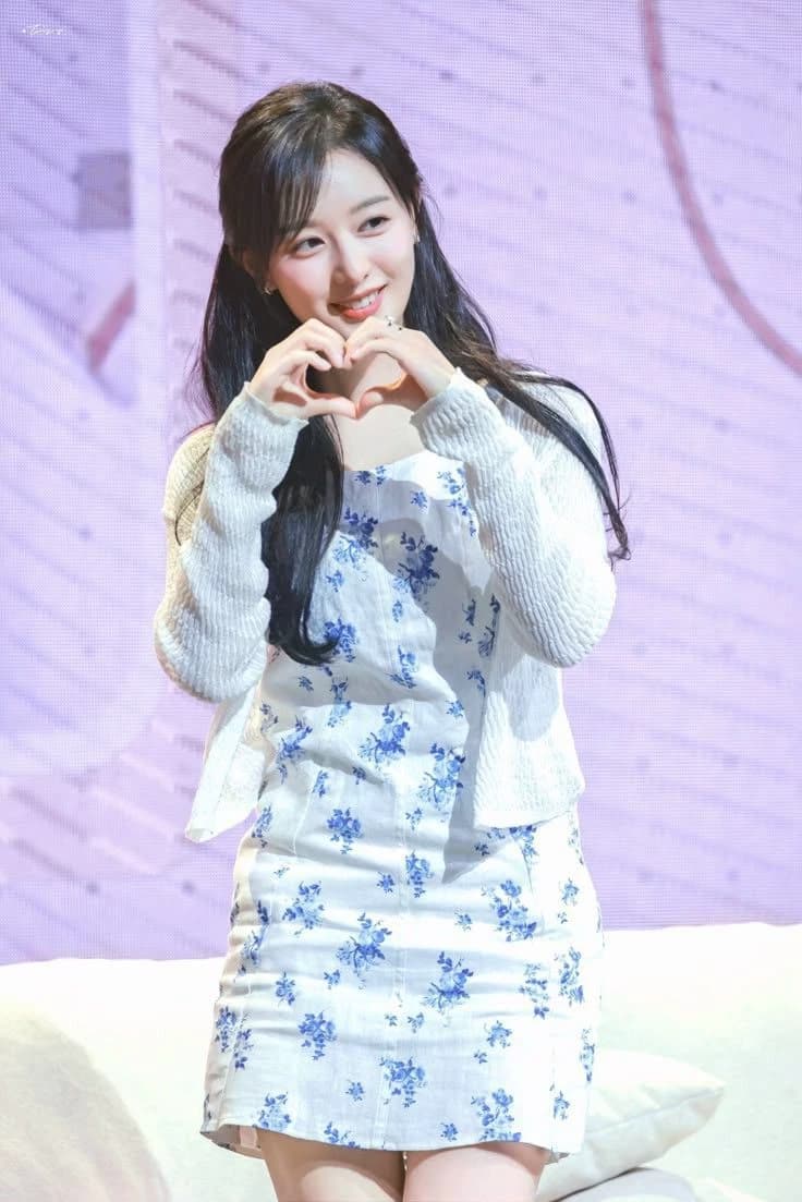 Kim ji won thumbnail