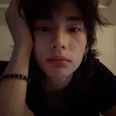 Hyunjin  Hwang  thumbnail