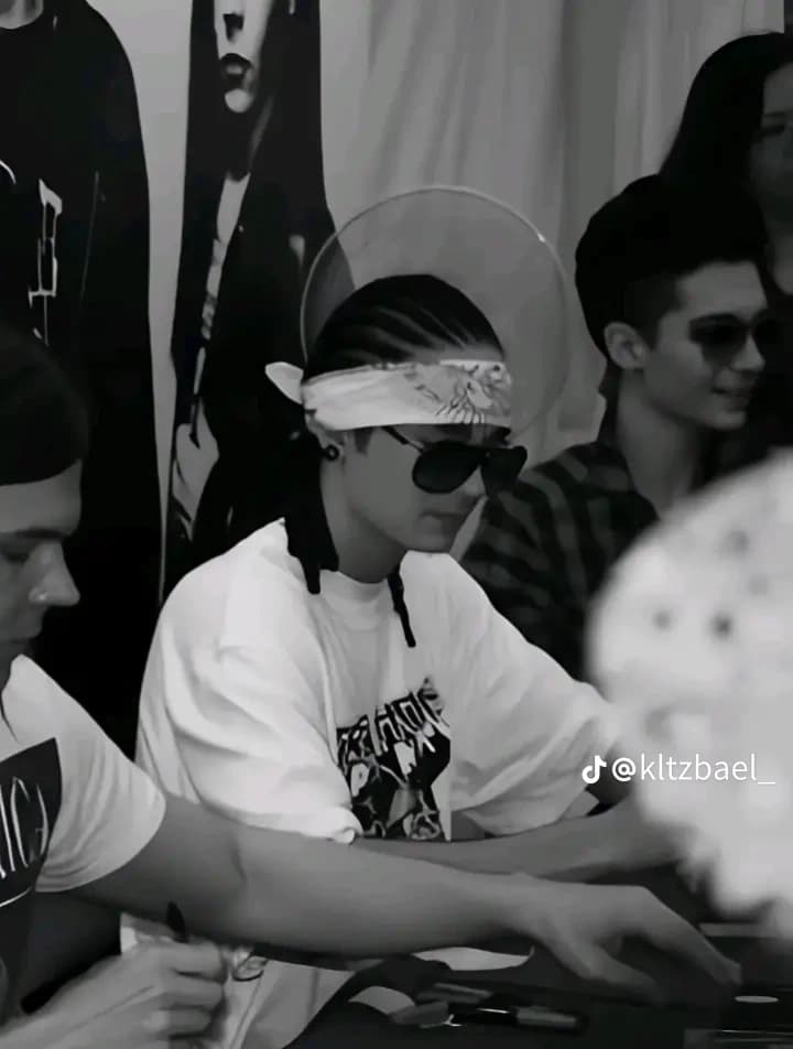 Tom kaulitz thumbnail