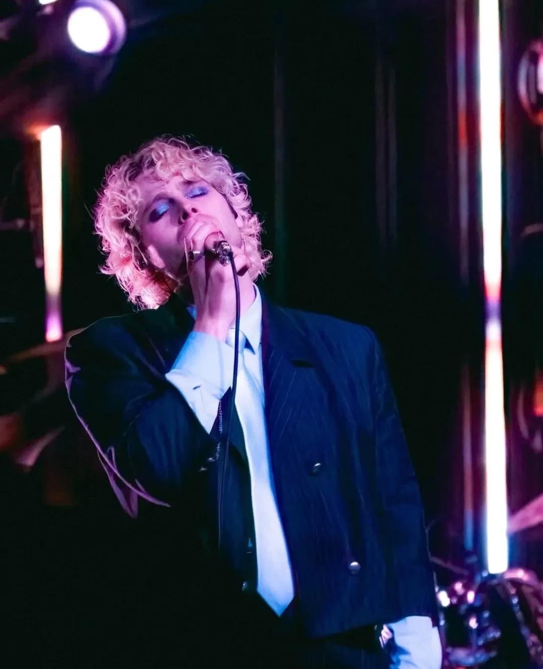 Luke Hemmings thumbnail