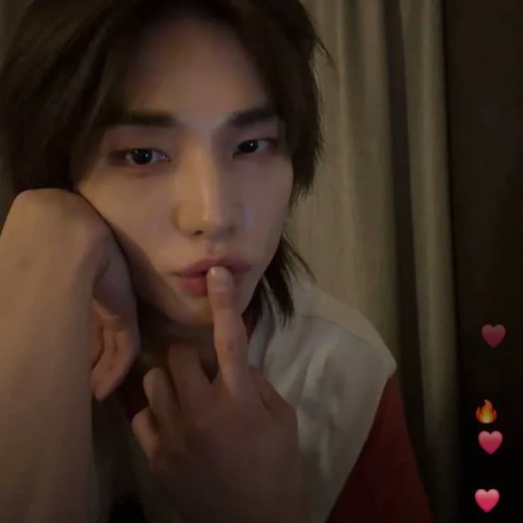 Hwang Hyunjin thumbnail