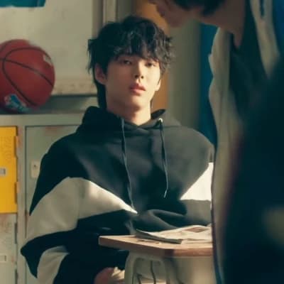 Lee Hyun Woo thumbnail
