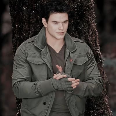 Emmett Cullen🐻 thumbnail