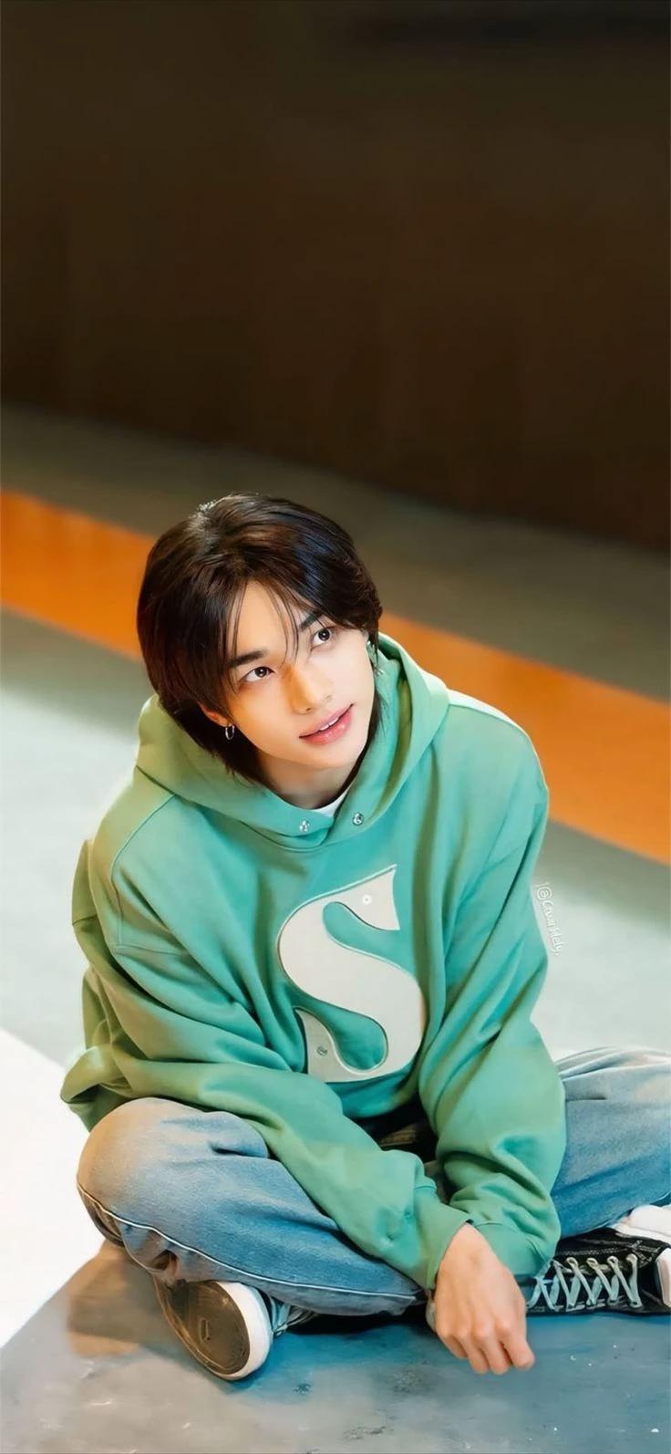 Hyunjin//omegaverse thumbnail
