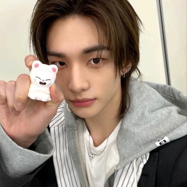 Hyunjin  thumbnail