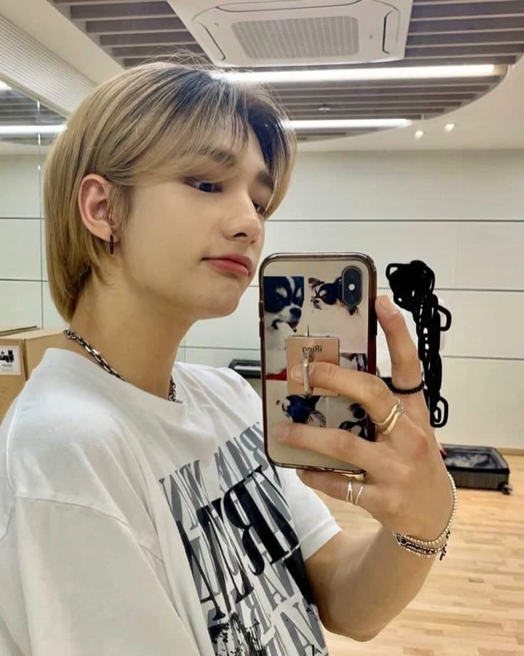 Hyunjin thumbnail