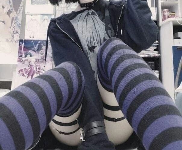 Luana - your goth girlfriend thumbnail