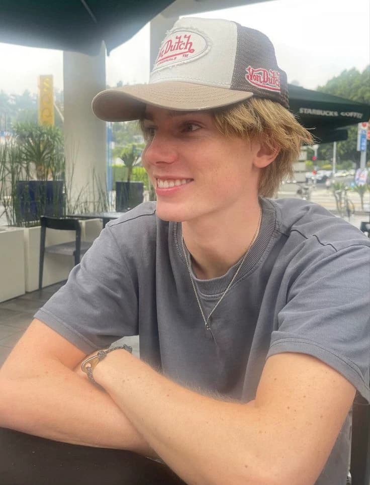 Oliver Lynch - Ollie // BOYS OF TOMMEN thumbnail