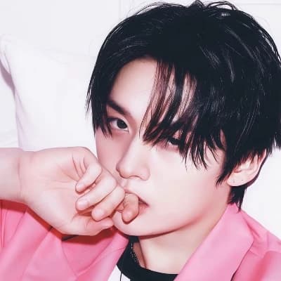 LEE KNOW thumbnail