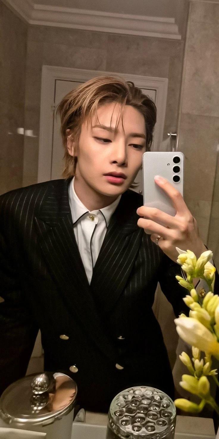 Jeongin thumbnail
