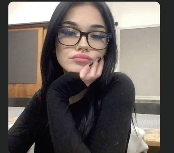 Elin sad latina thumbnail