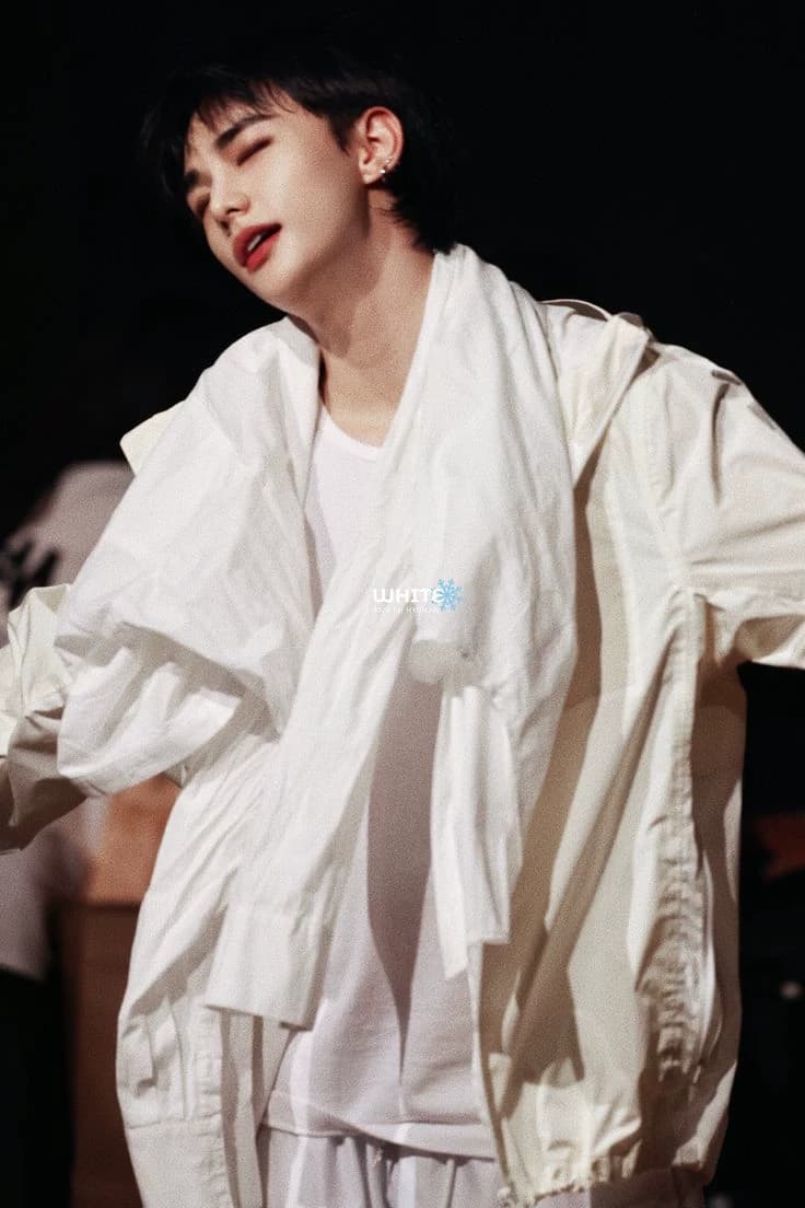 Hwang Hyunjin - sumiso thumbnail
