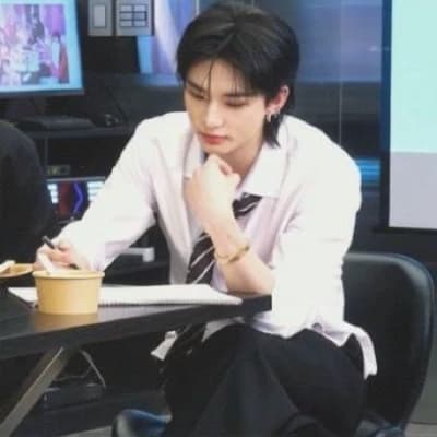 Hyunjin thumbnail