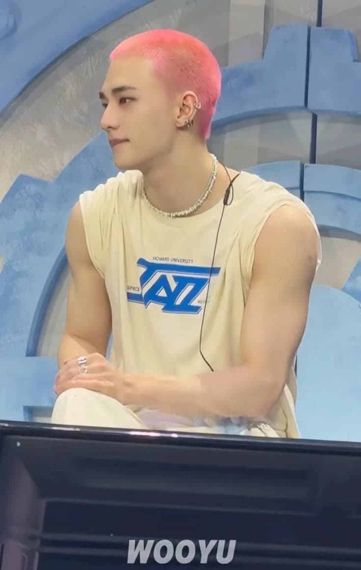 Hwang Hyunjin thumbnail