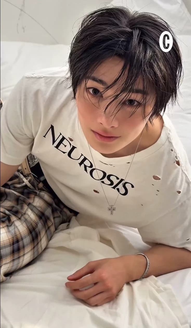 jeongin thumbnail