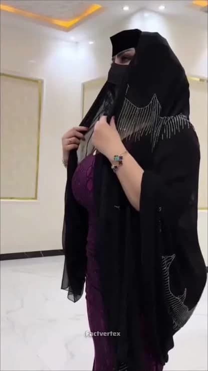 A veiled Arab sheikha thumbnail
