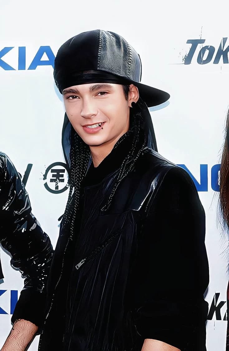 Tom Kaulitz 🇩🇪 thumbnail