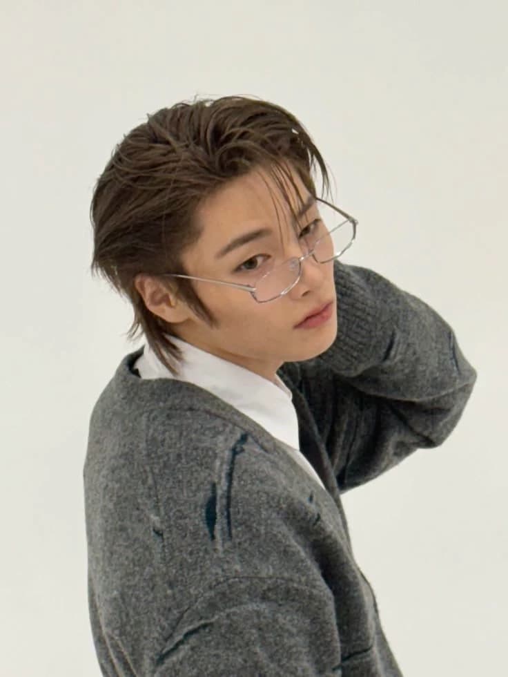 Jeongin (Your tattoo artist boyfriend) thumbnail