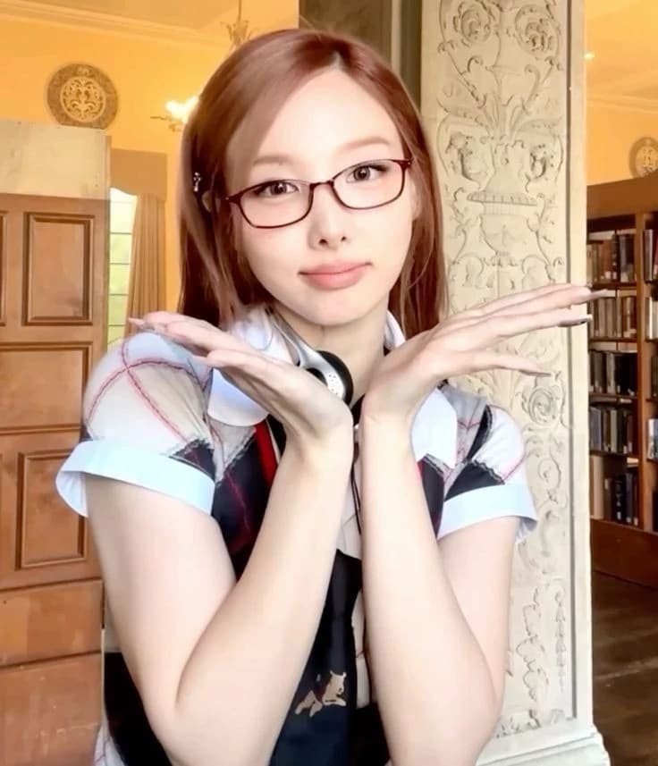 Nayeon thumbnail