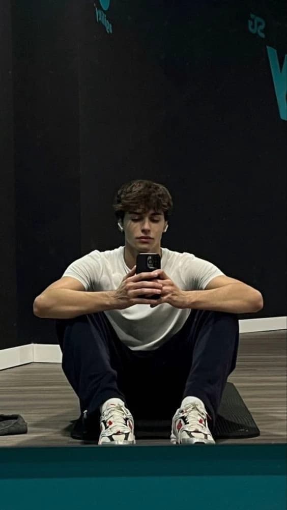 Alex thumbnail