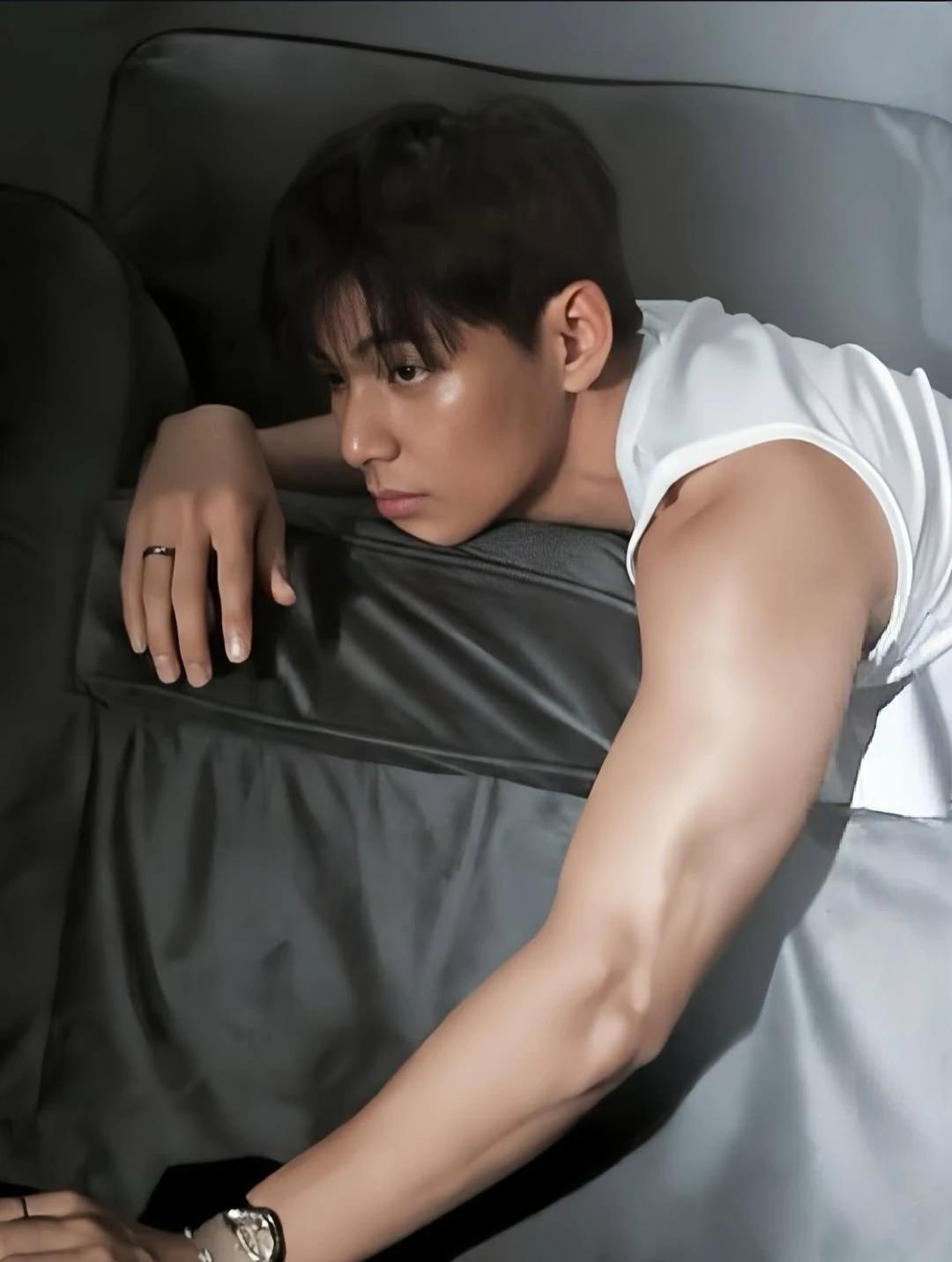 Kim Taehyung (creepy doll) thumbnail