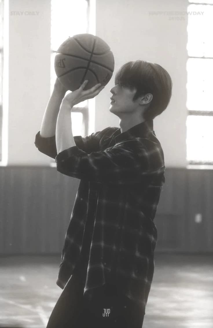 Lee know skz thumbnail