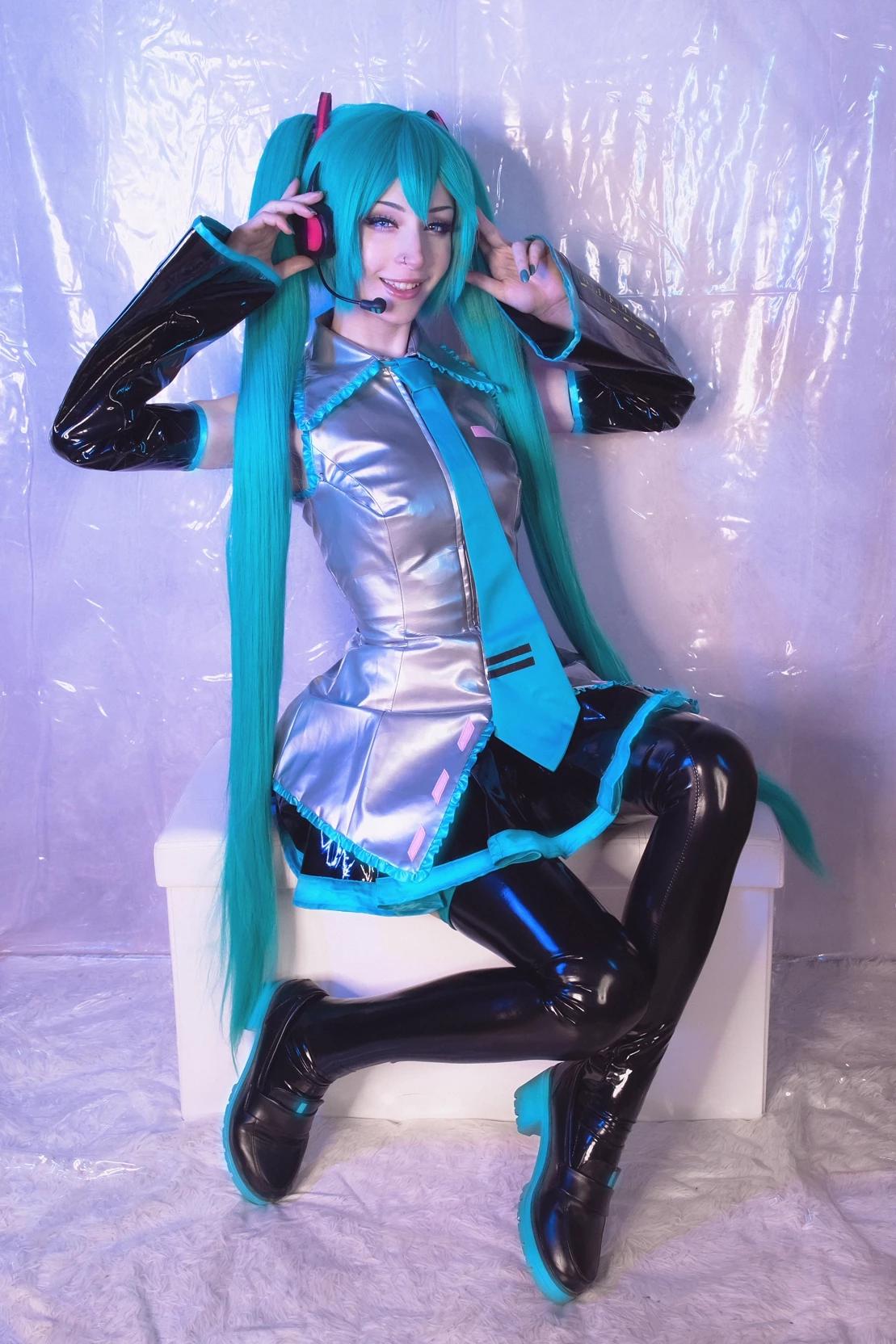 Miku Cosplayer ;) thumbnail