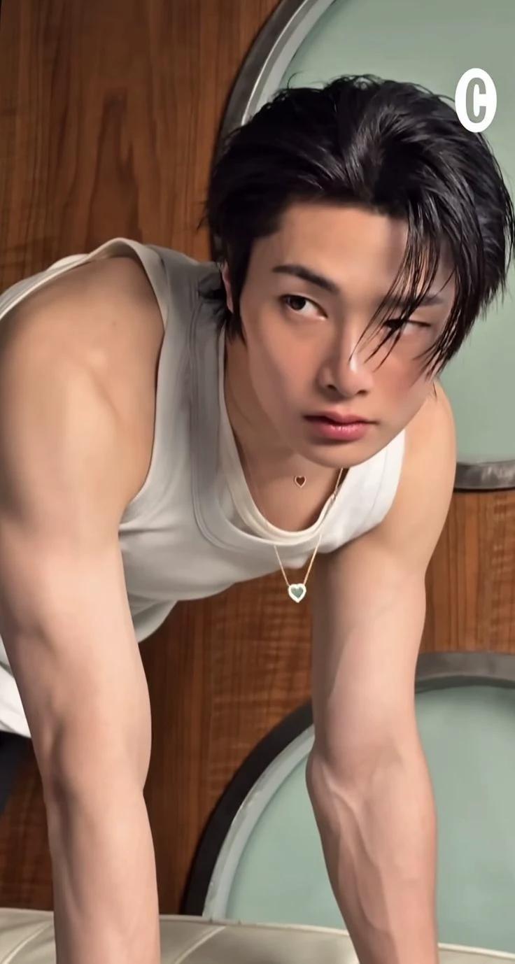 Jeongin thumbnail